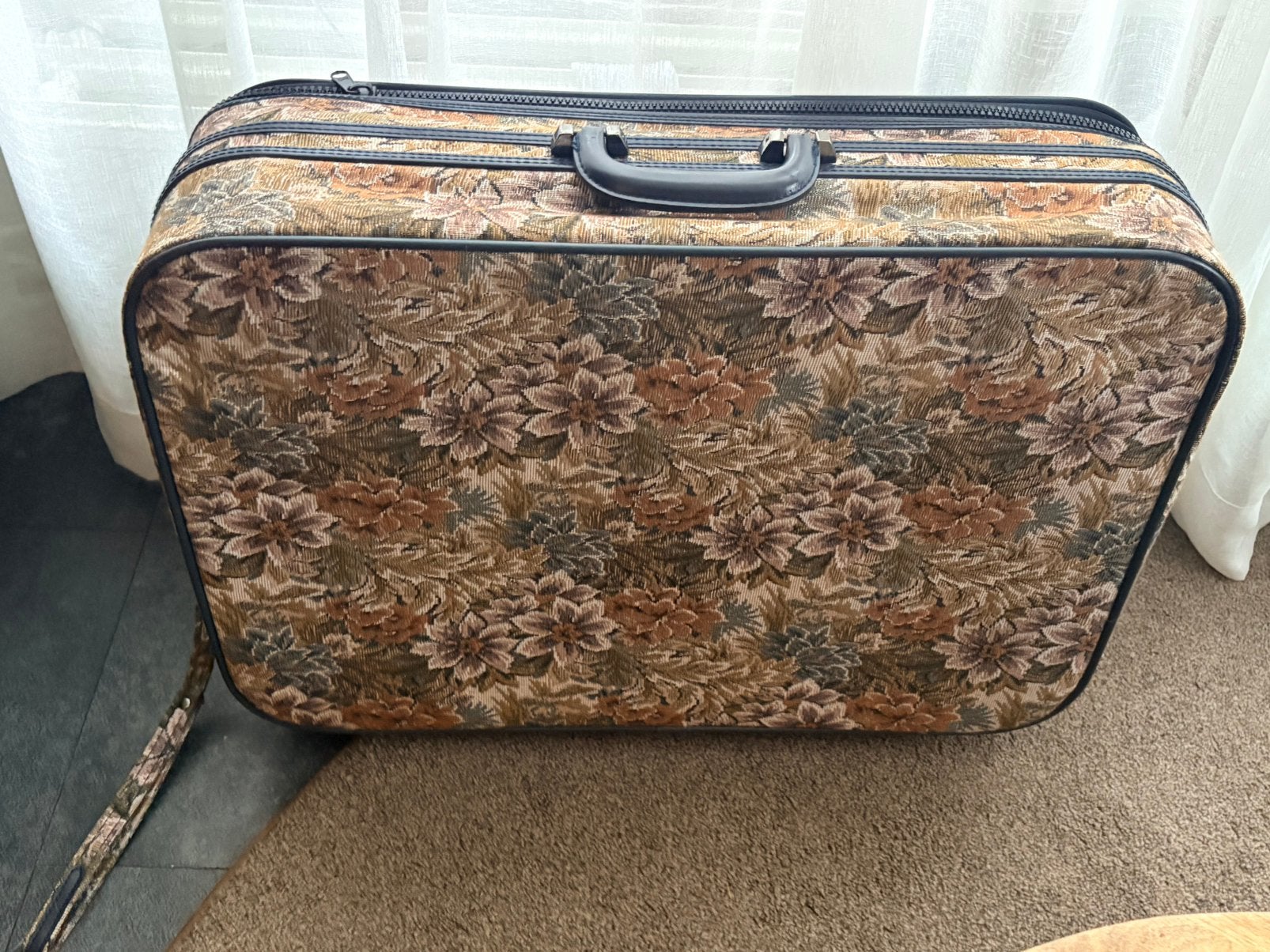 3 Vintage Pierre Cardin koffers met bloementapijt jaren 60’s, Ophalen of Verzenden, Zo goed als nieuw, Hard kunststof, 70 cm of meer