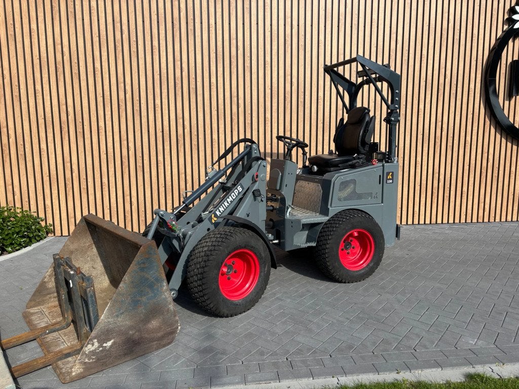 Knikmops 130 432uur (bj 2022), Wiellader of Shovel