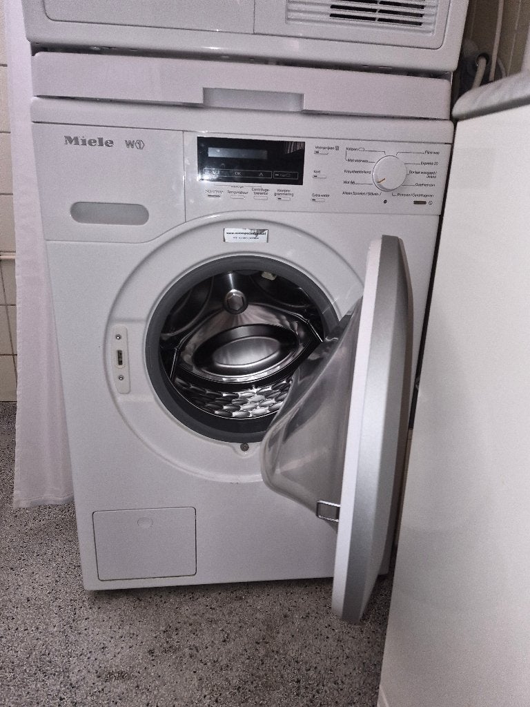Miele wasmachine én droogmachine, Ophalen, 1200 tot 1600 toeren, Gebruikt, Voorlader