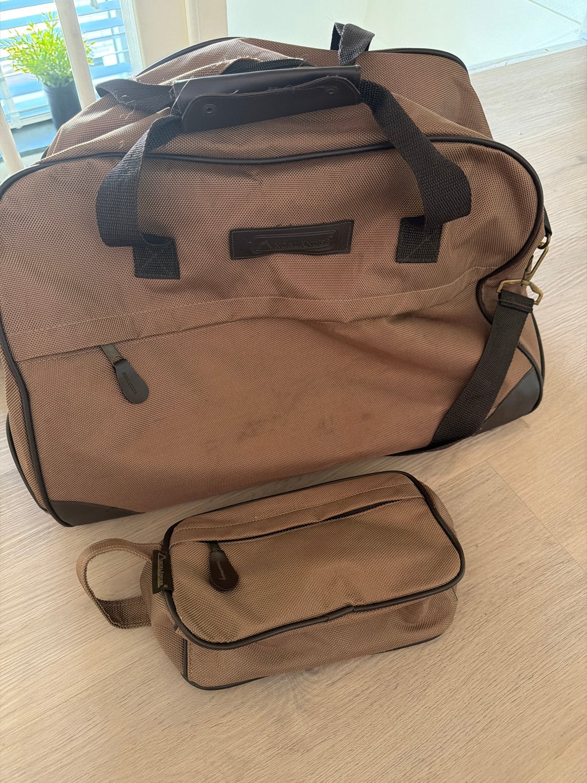 Norlander reistas en toilettas set - Bruin, Gebruikt, 20 tot 30 cm, Bruin, Ophalen of Verzenden