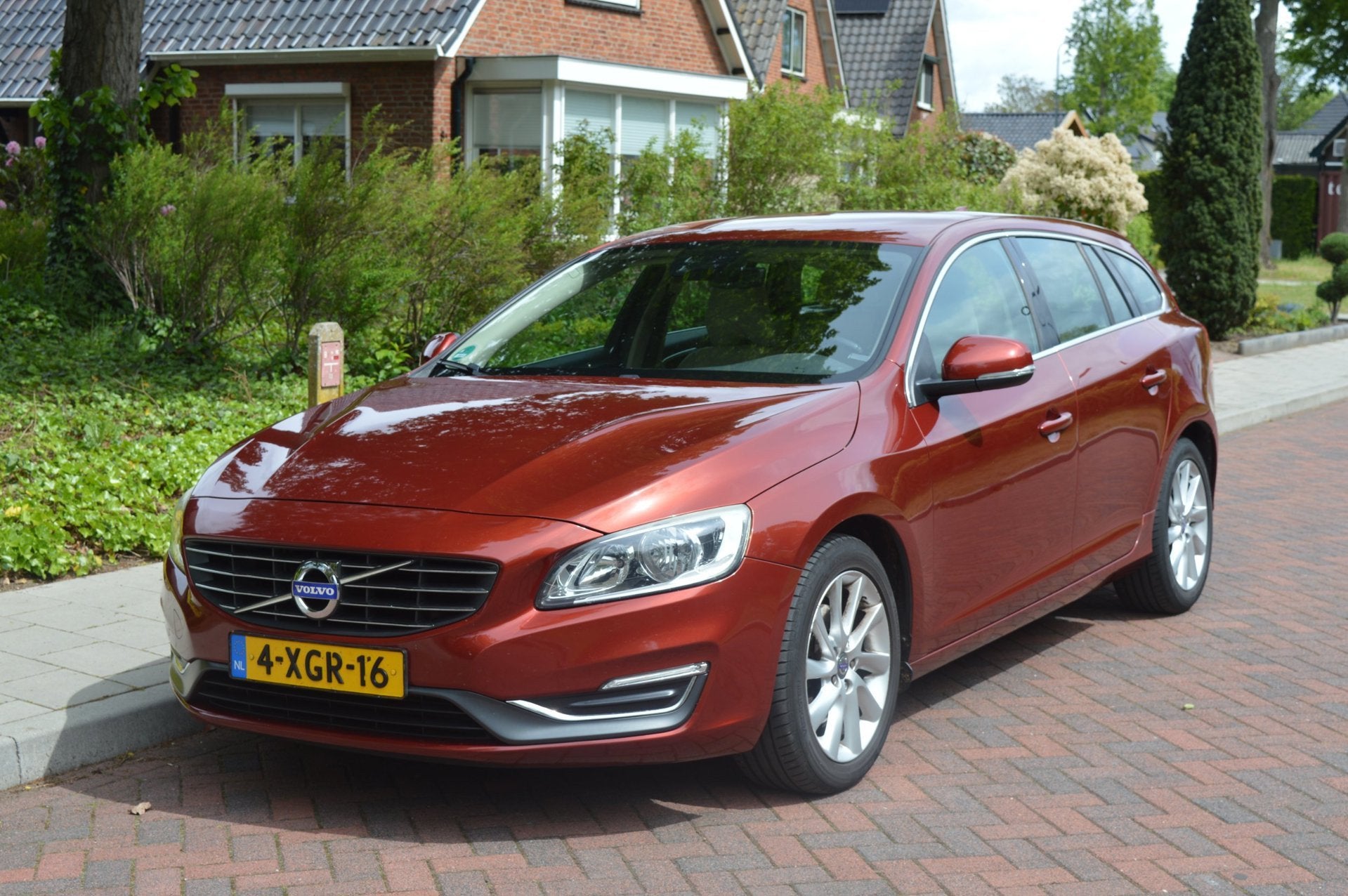 Volvo V60 2.0 D4 Summum ORG NL/NAP/trekhaak/leer, 1502 kg, 4 cilinders, Diesel, 168 €/maand