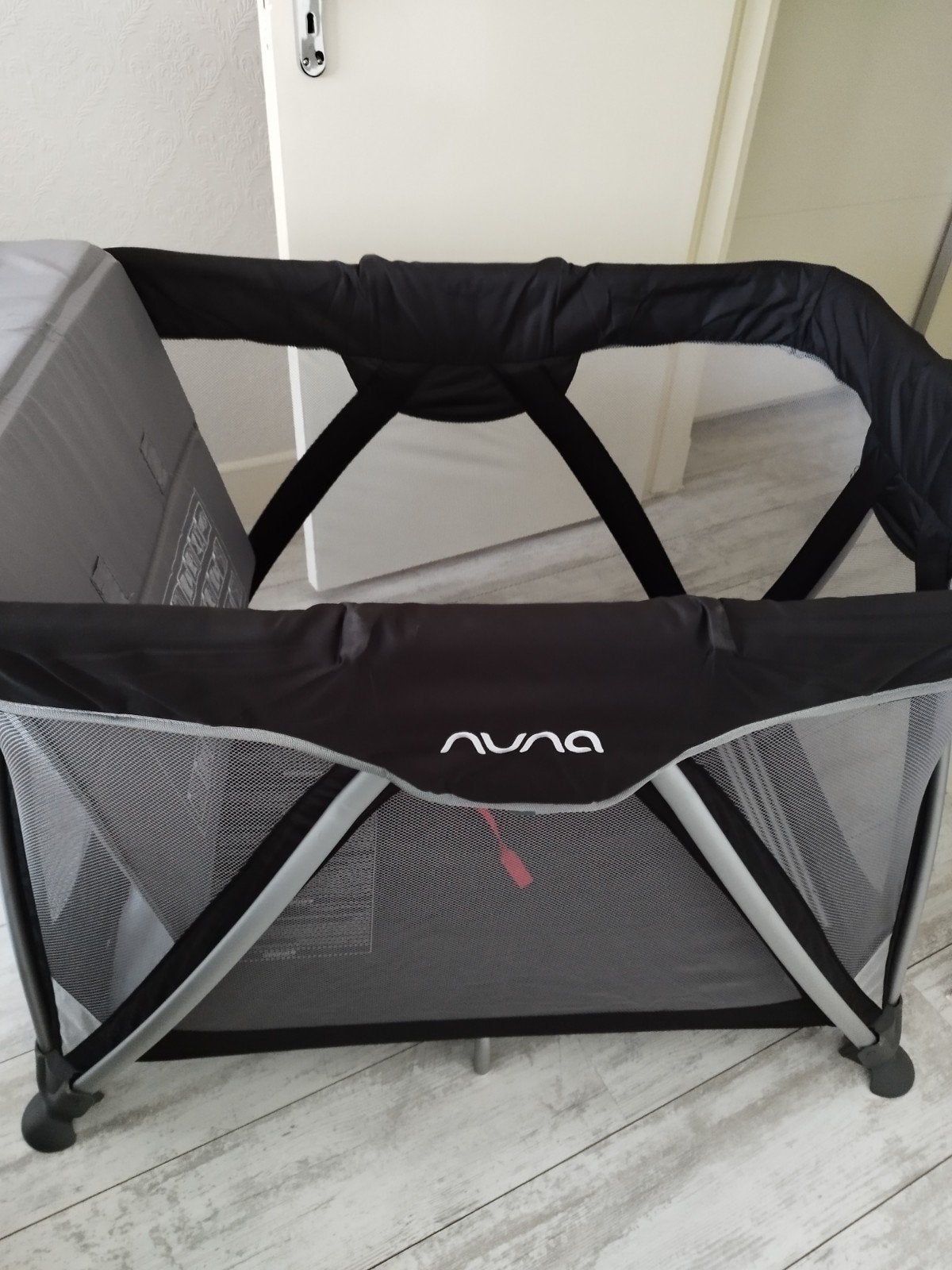 Nuna Sena box - Zwart/Grijs - Inklapbaar, Ophalen, Gebruikt, Rechthoekig