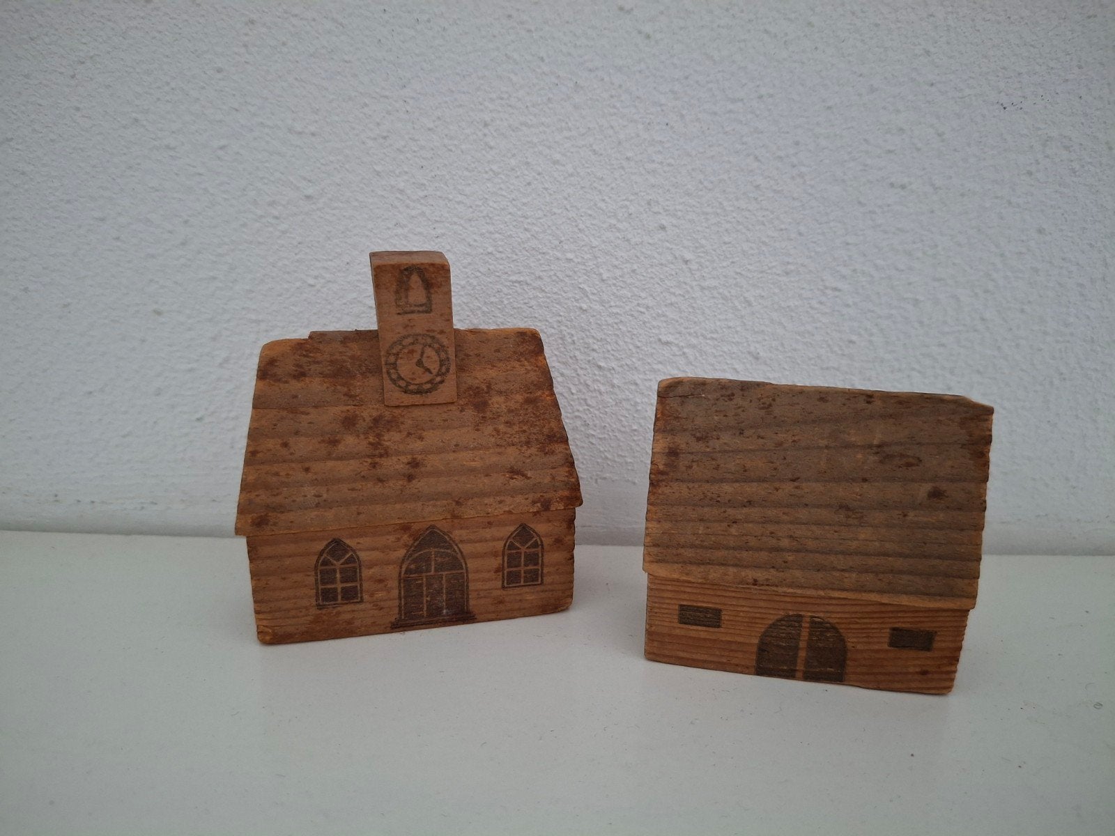 Houten kerkje en schuur, Verzenden