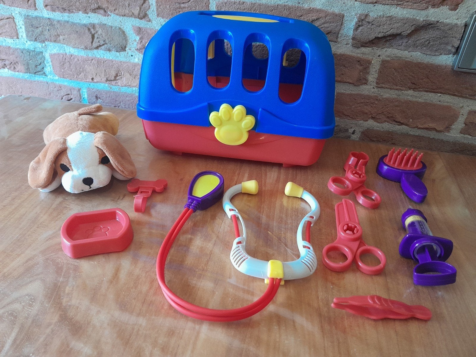 Hele leuke set dierenarts.
Met koffer.
Hond.
En veel accesso, Ophalen of Verzenden, Zo goed als nieuw, Jongen of Meisje