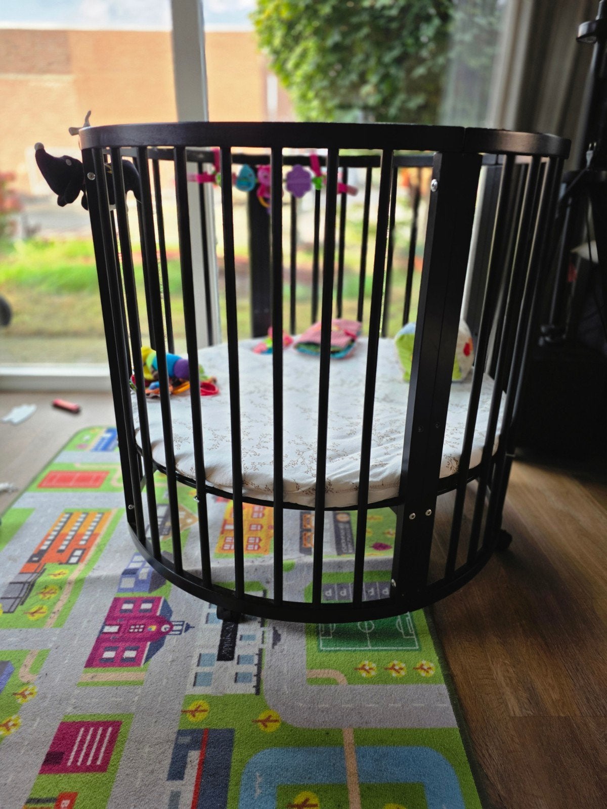 Box - Ledikant - Rond - Zwart, Kinderen en Baby's, Ophalen of Verzenden, Zo goed als nieuw, Rond, Wieltjes