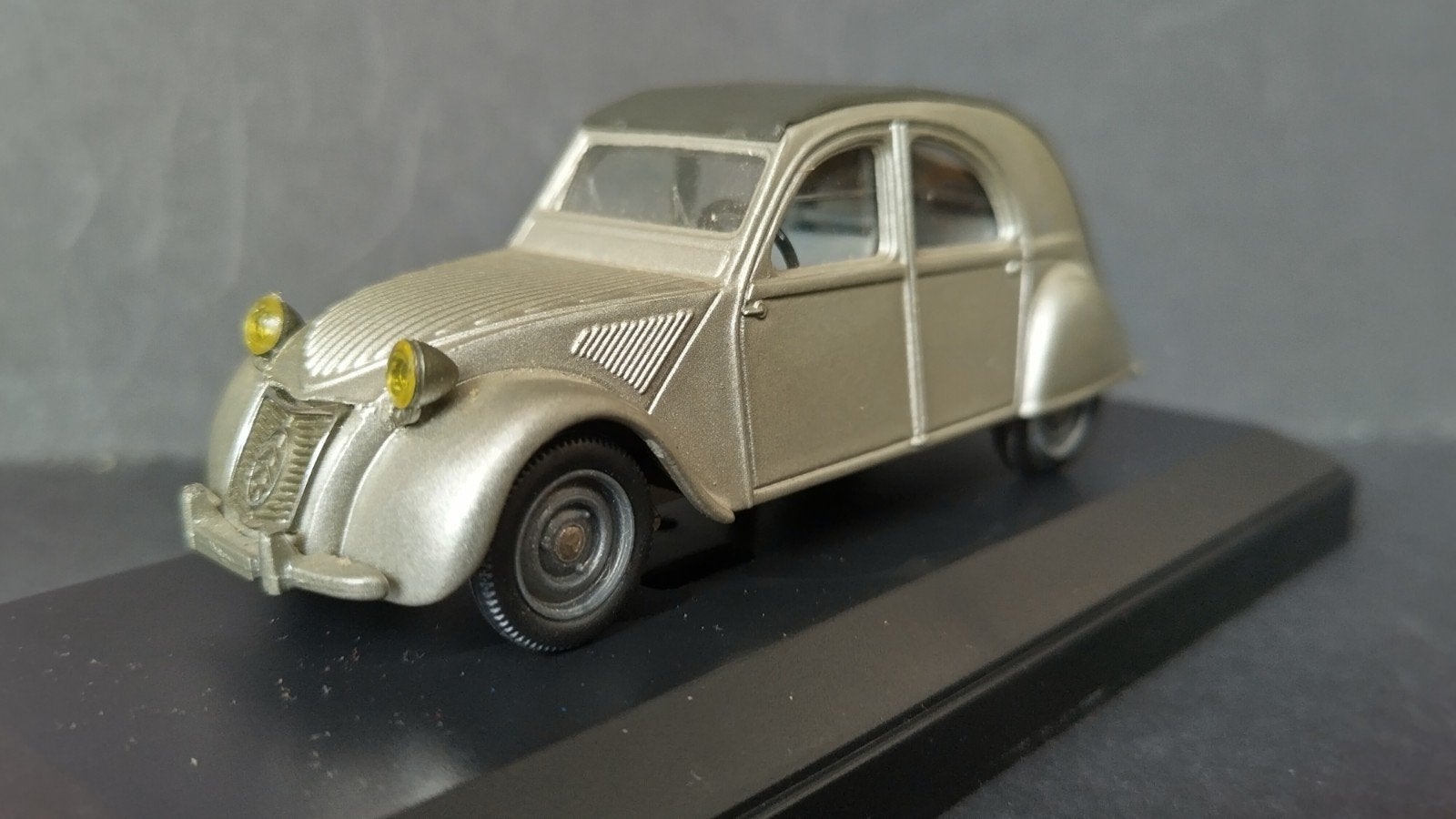 Citroen 2cv ribbelkap 1:43 Vitesse Pol, Overige merken, Auto, Verzenden, .
