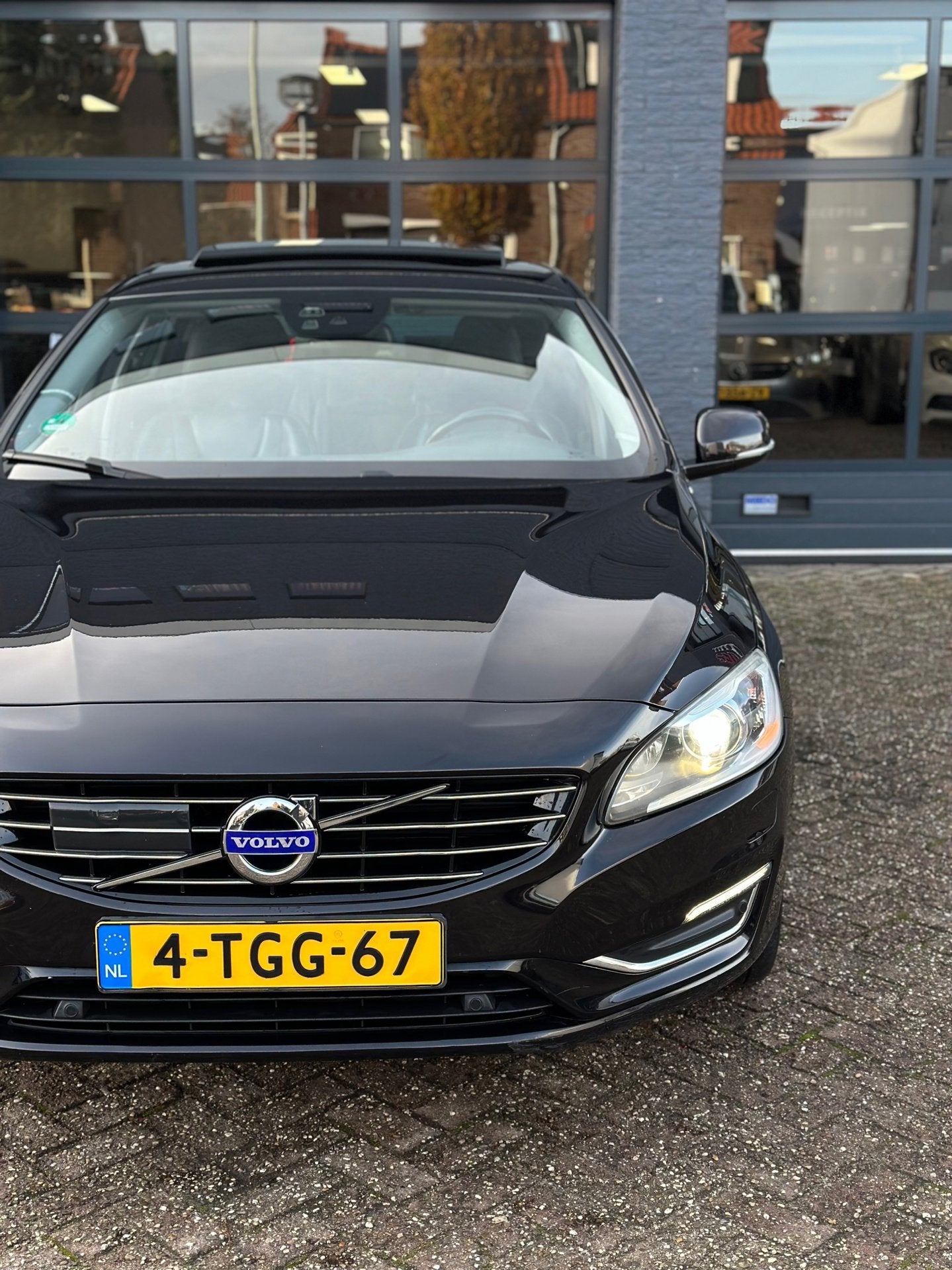 Volvo V60 2.4 D6 AWD Plug-In Hybrid Summum LEER|PANO|NAVI|XE, Automaat, Vierwielaandrijving, 212 €/maand, Te koop