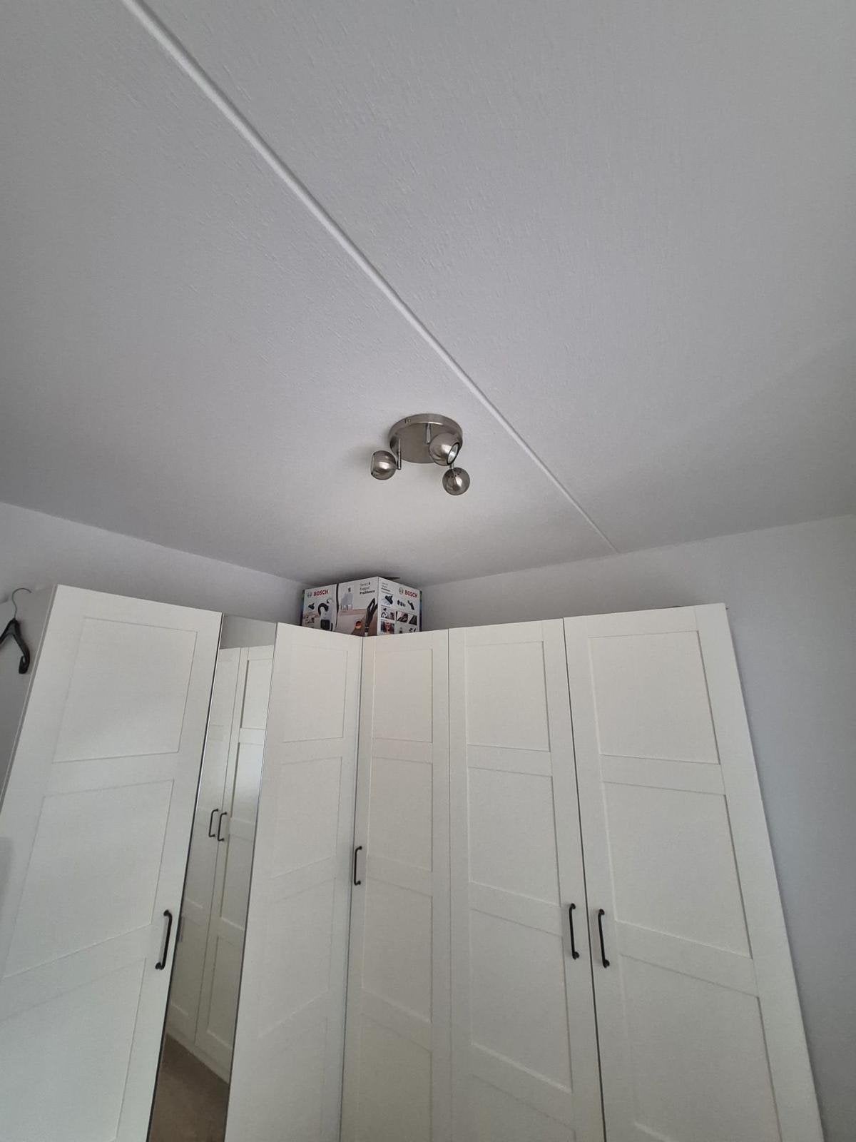 Witte kledingkast met spiegeldeur - IKEA PAX, Huis en Inrichting, Ophalen, 200 cm of meer, Zo goed als nieuw, Overige houtsoorten