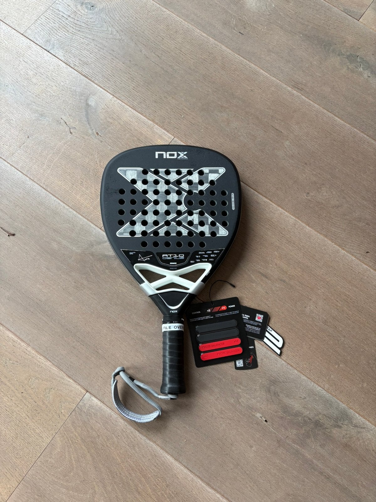 Nox at10 18k Attack 2026, Sport en Fitness, Padel, Ophalen of Verzenden, Zo goed als nieuw