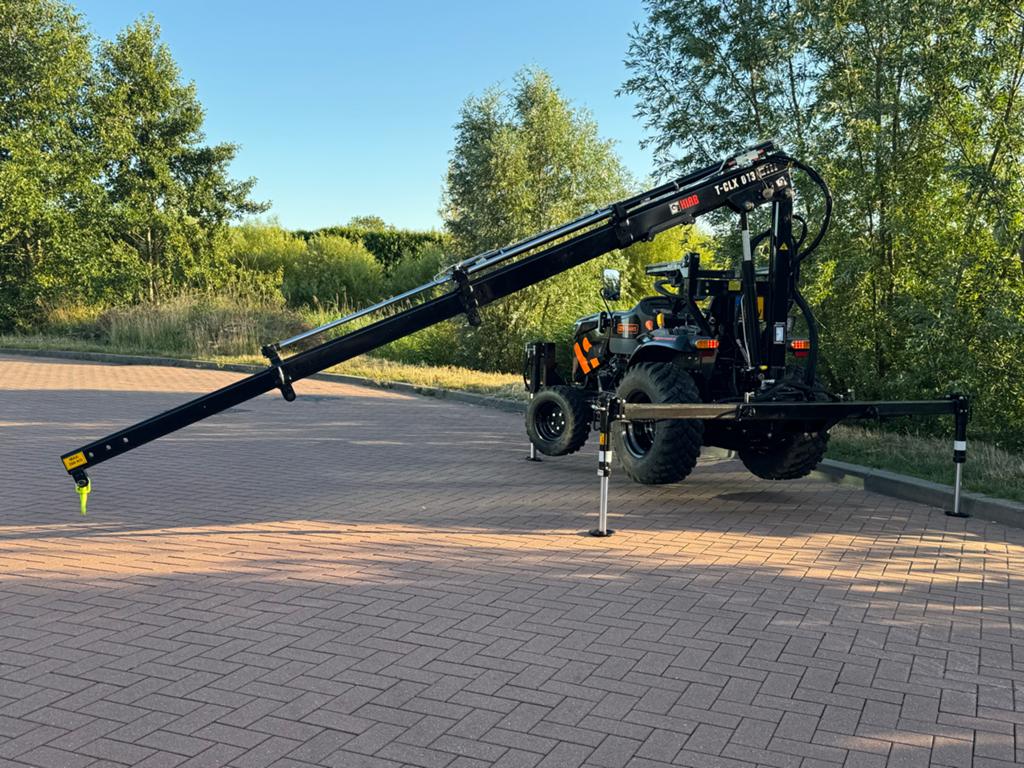 Compacte tractor met HIAB T-CLX 013 kraan, Ophalen of Verzenden, Gebruikt, Tot 80 Pk, Overige merken