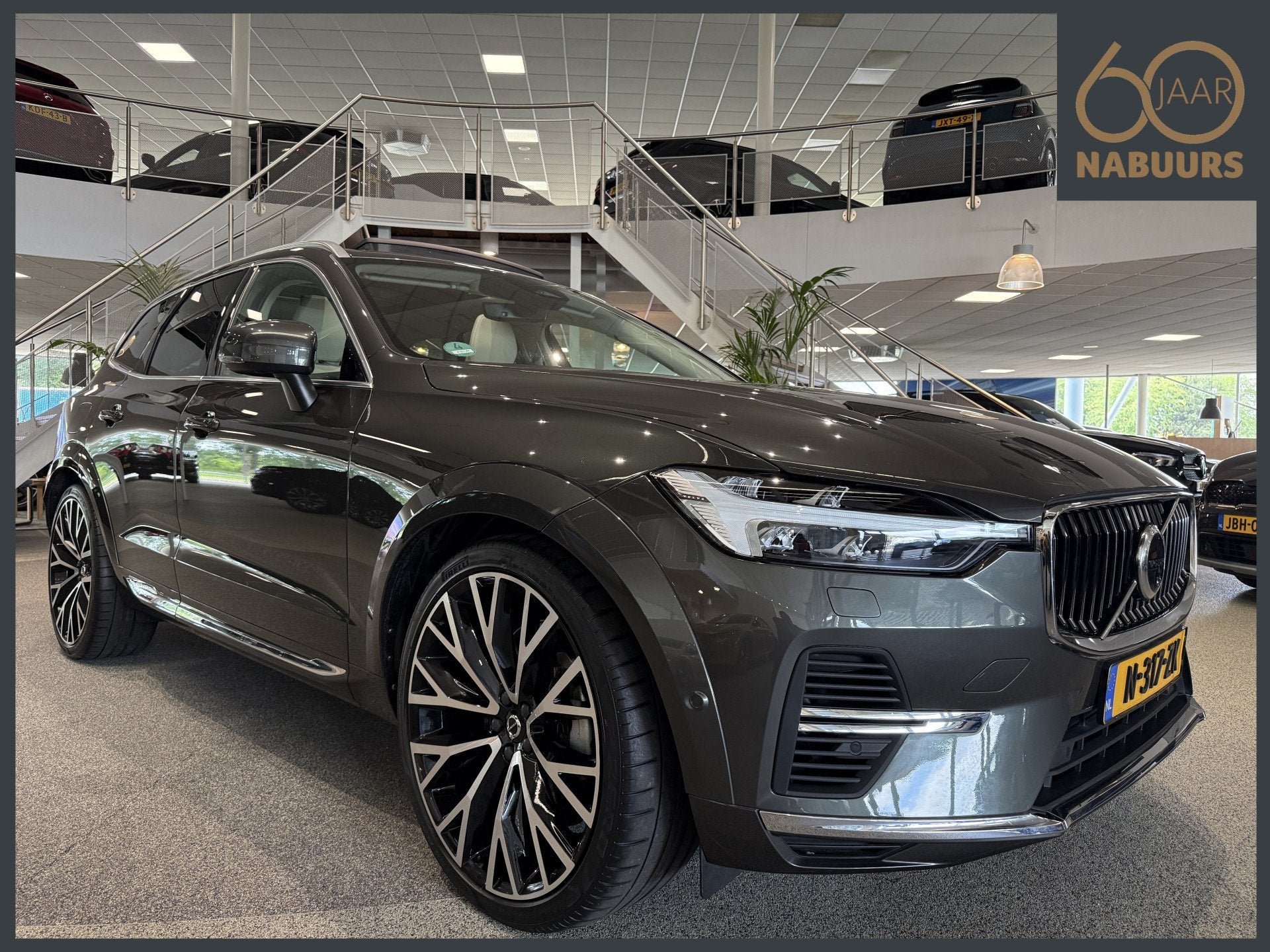 Volvo XC60 2.0 T6 Plug-in AWD Inscription NL auto, Luchtveri, Auto's, Volvo, Automaat, 12 maanden, Gebruikt, Euro 6