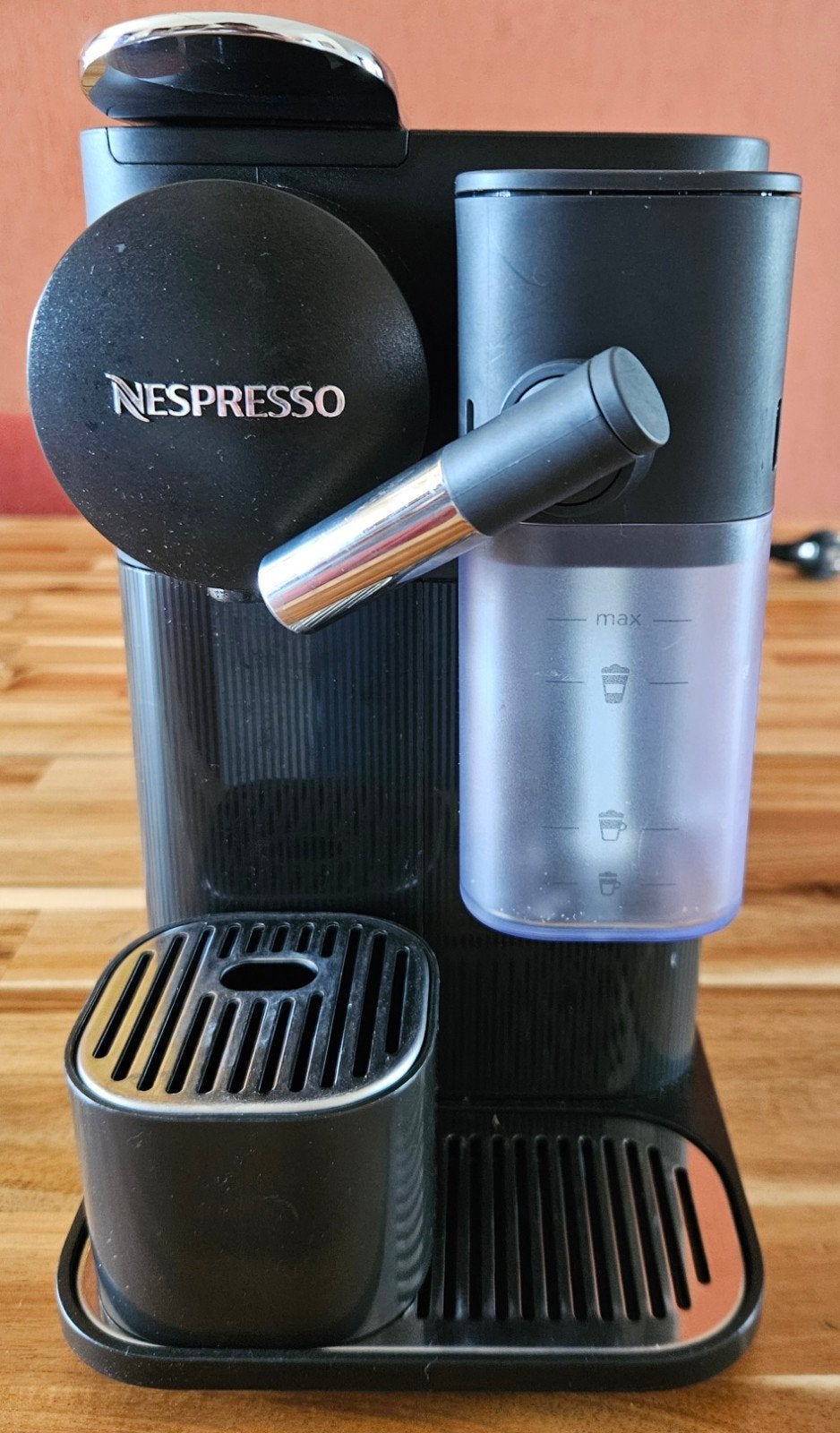 Delonghi Lattissima Nespresso Koffiezetapparaat, Gebruikt, Koffiemachine, Ophalen of Verzenden, 1 kopje