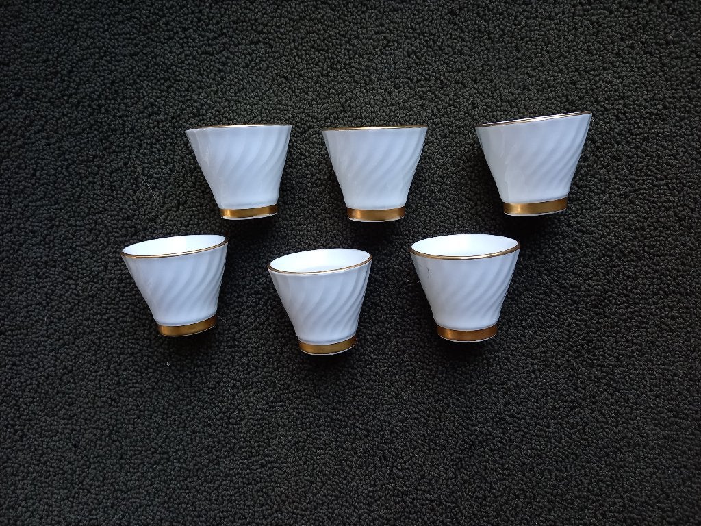 Eierdopjes 6x en 2 schalen met bladgoud., Ophalen, Overige merken, Overige stijlen, Porselein