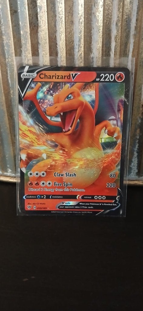Pokémon kaart - Charizard V 019/189 - Darkness Ablaze, Ophalen of Verzenden, Zo goed als nieuw, Losse kaart