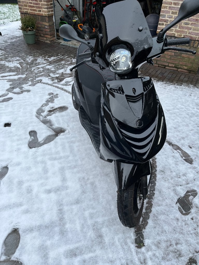 Piaggio zip 50 cc 4t snor, Fietsen en Brommers, Scooters | Piaggio, Zip, Ophalen of Verzenden, Zo goed als nieuw, Benzine