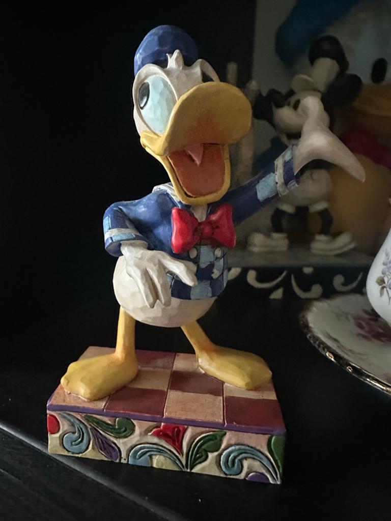 Disney Traditions Donald Duck "All Quacked Up" 4011751, Verzamelen, Disney, Zo goed als nieuw, Beeldje of Figuurtje, Donald Duck