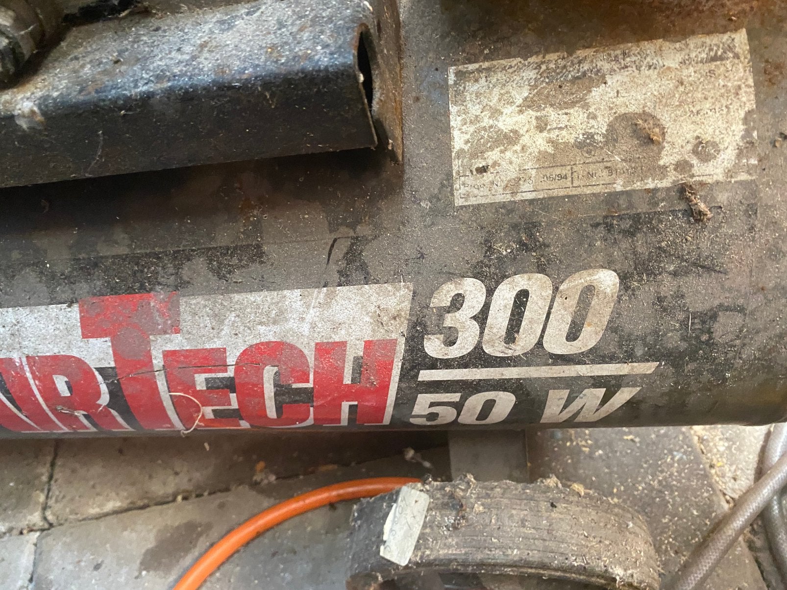 Zware Compressor Einhell airtech 300 50 w klein defect, Doe-het-zelf en Verbouw, Compressors, 25 tot 100 liter, Ophalen, Gebruikt