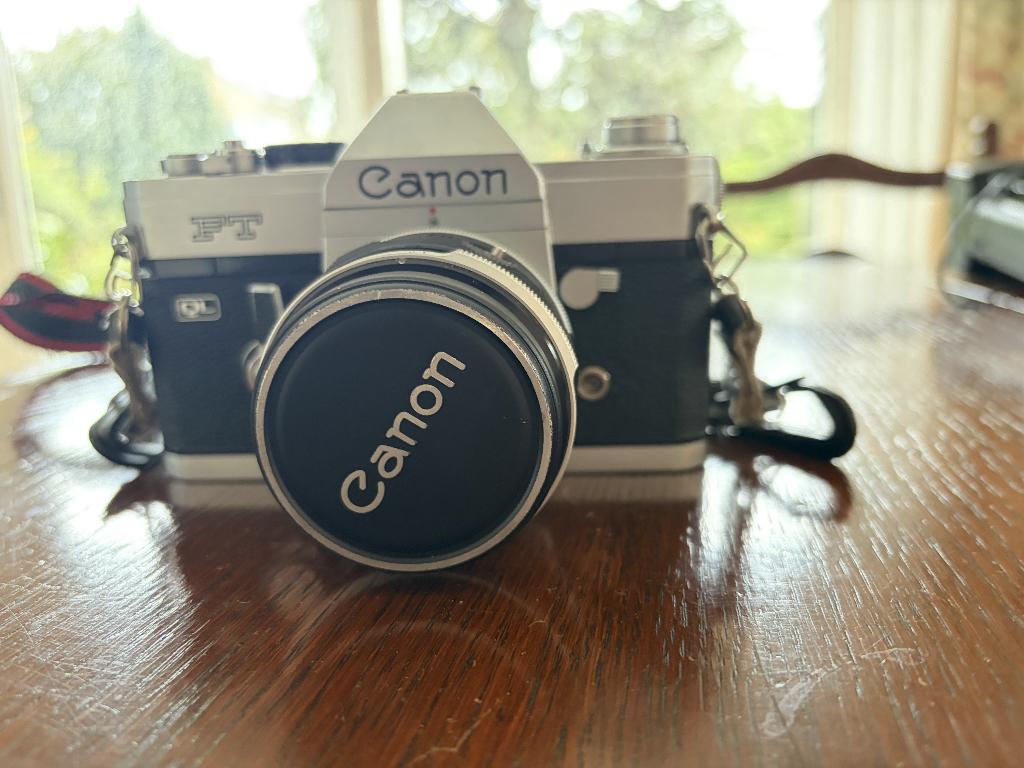 Analoge Canon spiegelreflexcamera met 50mm lens + UV filter, Audio, Tv en Foto, Fotocamera's Analoog, Ophalen of Verzenden, Gebruikt