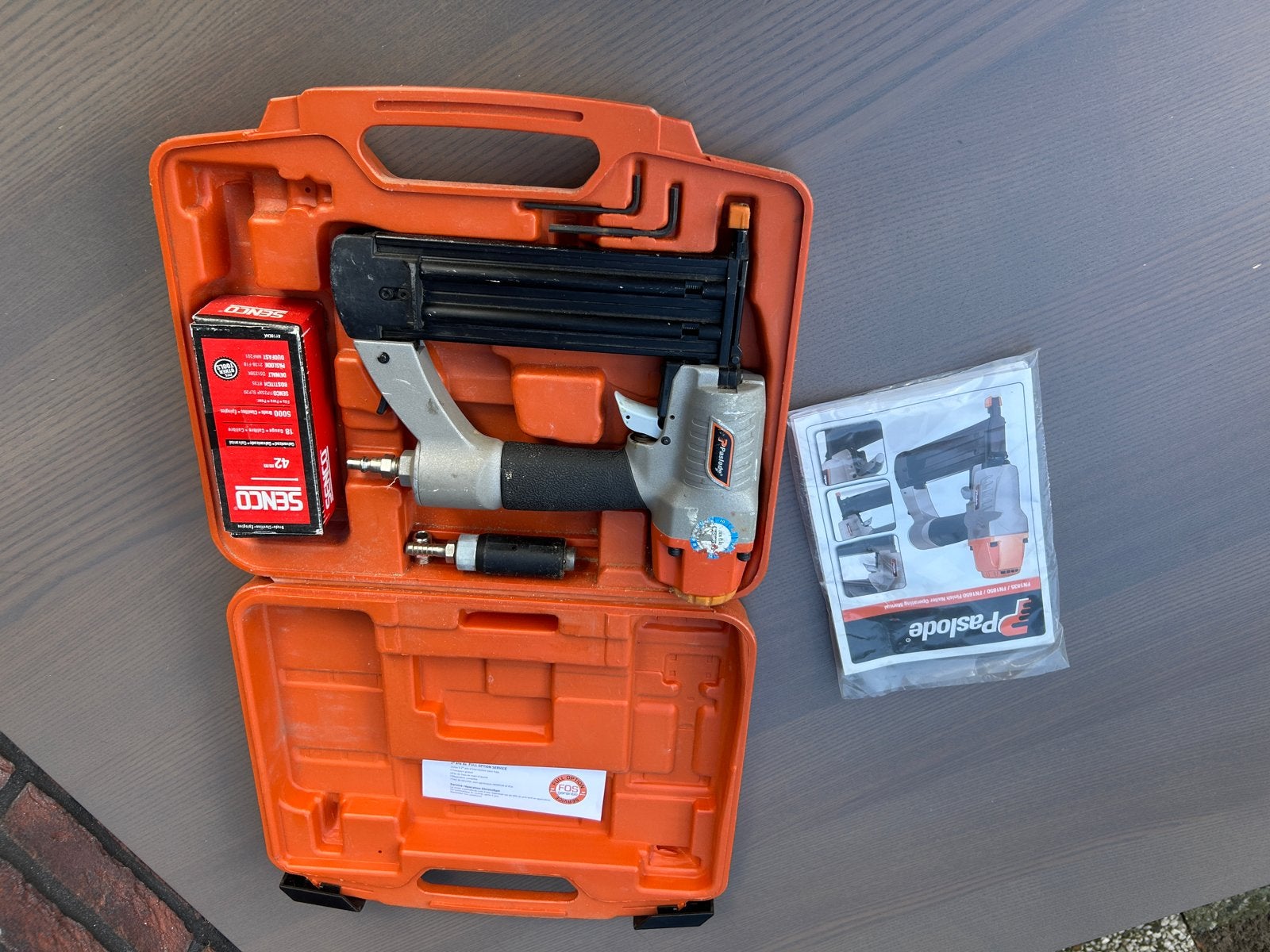 Paslode tacker met koffer en toebehoren, Ophalen, Gebruikt, Tacker/nietmachine, Overige merken