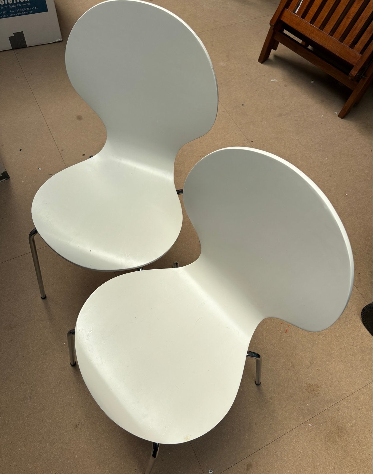 Set van 2 witte design stoelen, Ophalen, Kunststof, Twee, Wit