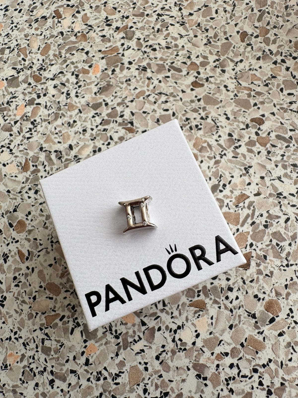 Pandora bedel sterrenbeeld tweeling, Sieraden, Tassen en Uiterlijk, Bedels, Zo goed als nieuw, Pandora, Zilver, 1 bedel, Met strass