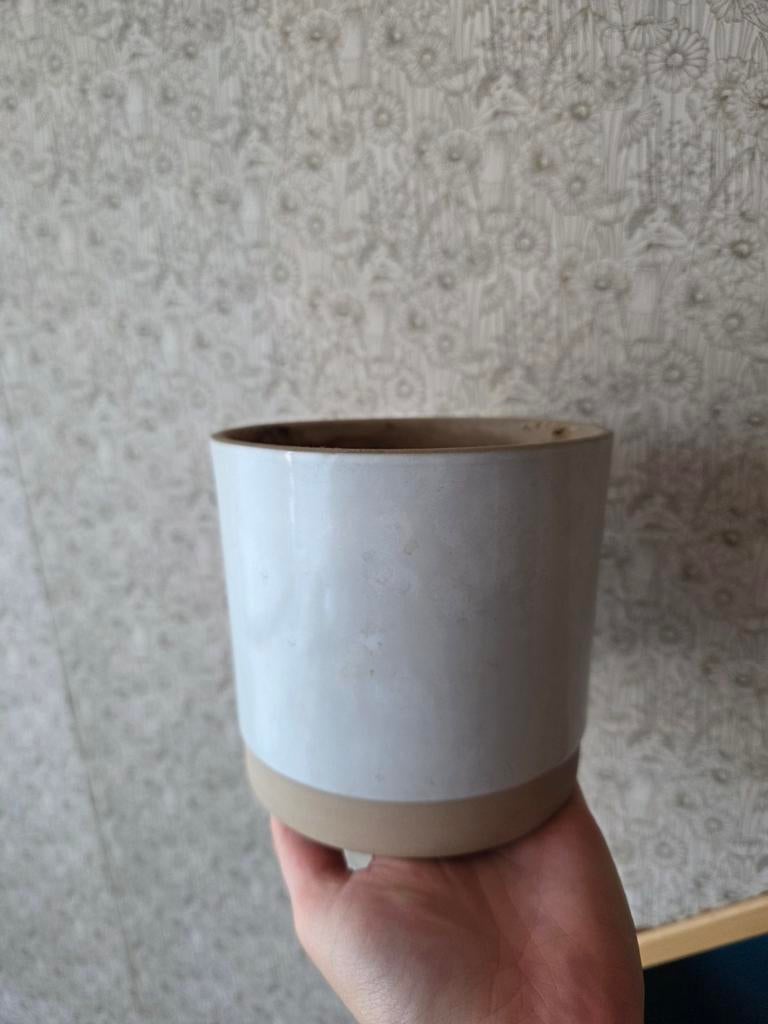 IKEA Binnen Bloempot - Wit met Aardewerk Onderkant, Tuin en Terras, Bloempotten, Ophalen, Rond, Binnen, Zo goed als nieuw