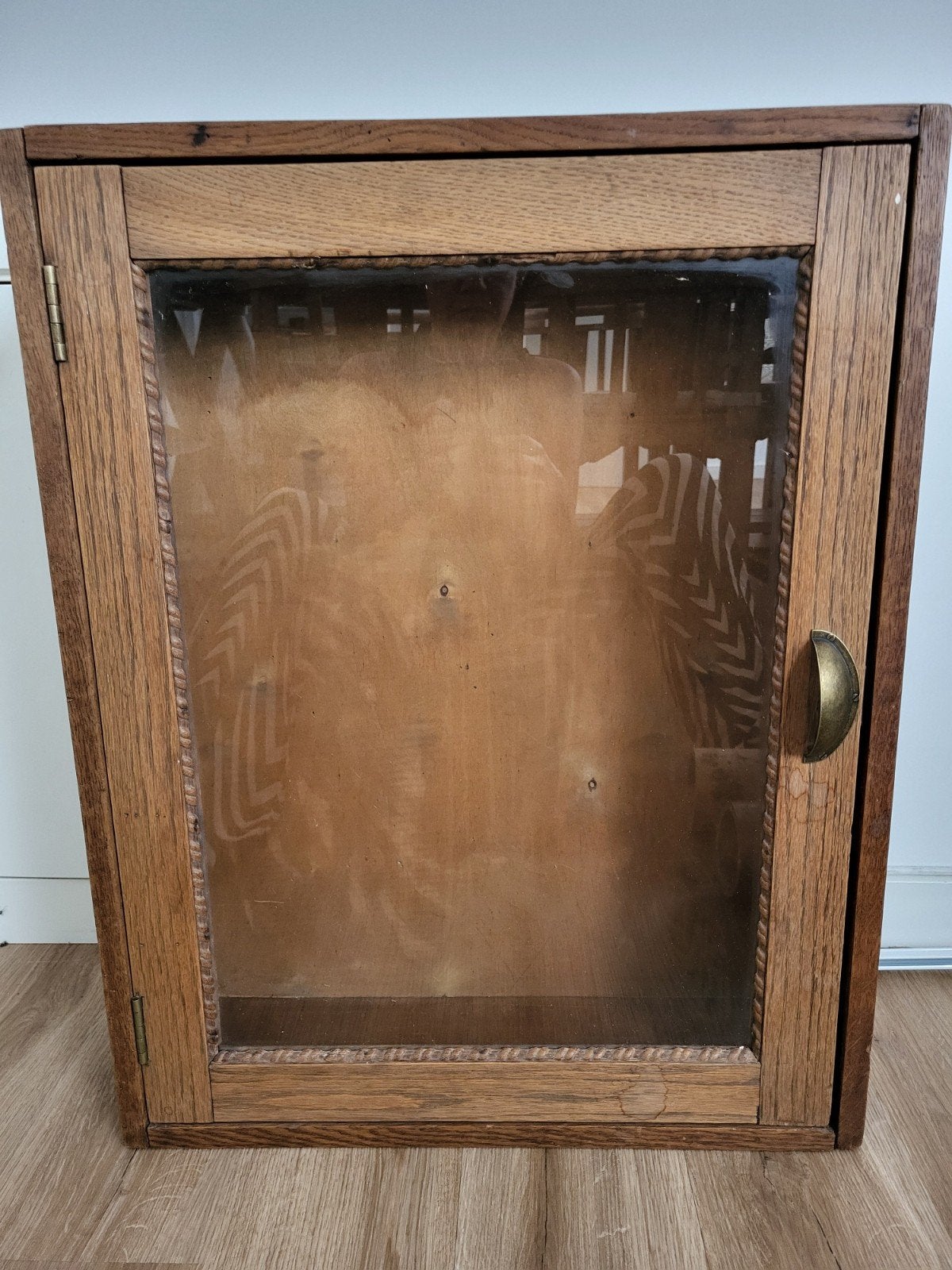 Vintage houten wandkastje met glazen deur, Antiek en Kunst, Antiek | Meubels | Kasten, Ophalen