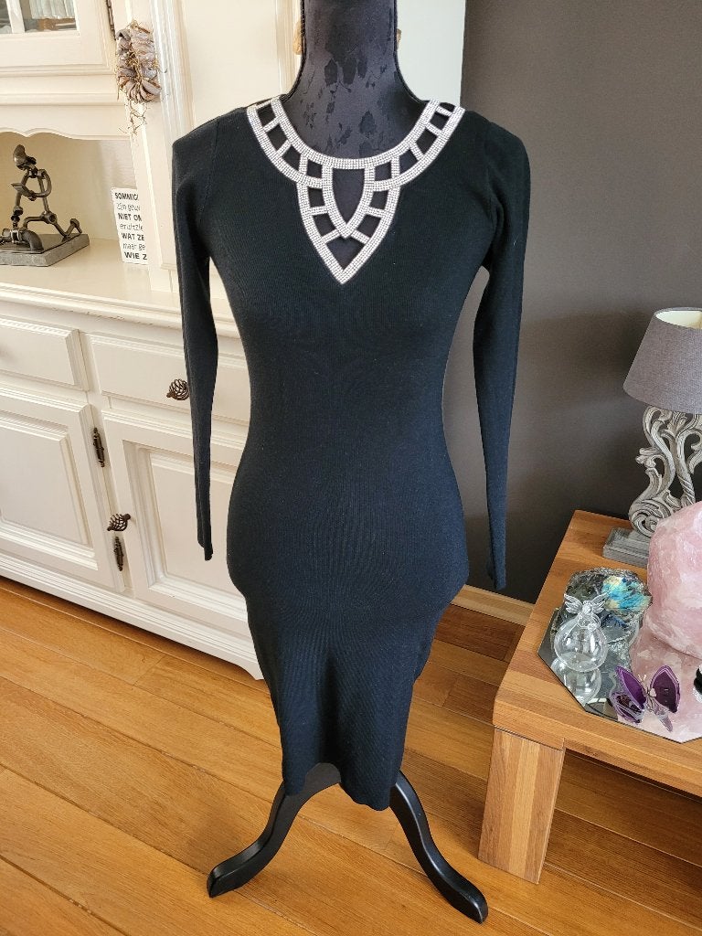 M&V jurk met strass decollete jurkje maat l/xl valt S, Zwart, Ophalen of Verzenden, Zo goed als nieuw, Knielengte