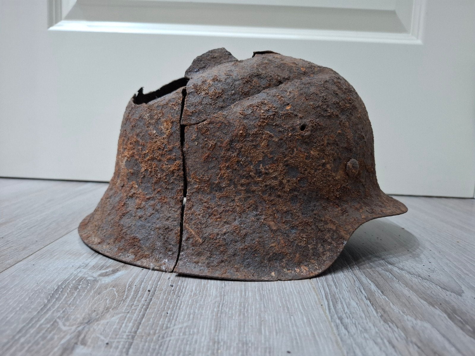 M42 Duitse helm met binnenwerk - Bodemvondst WO2, Verzamelen, Militaria | Tweede Wereldoorlog, Ophalen of Verzenden, Duitsland