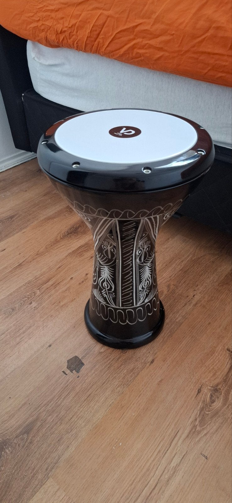 Darbuka zwart met oosters kunst, 43 cm lang, 27 cm breed, Muziek en Instrumenten, Percussie, Ophalen of Verzenden, Gebruikt, Trommel