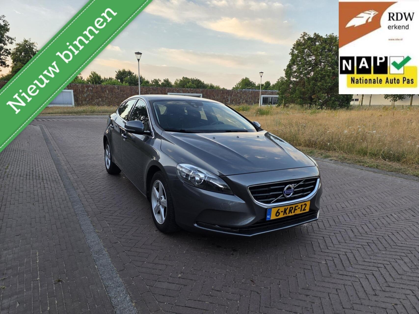 Volvo V40 1.6 T3 Momentum 2013 95dkm(NAP) Airco/CAM/DB VV/PD, Auto's, Voorwielaandrijving, Gebruikt, Zwart, 4 cilinders