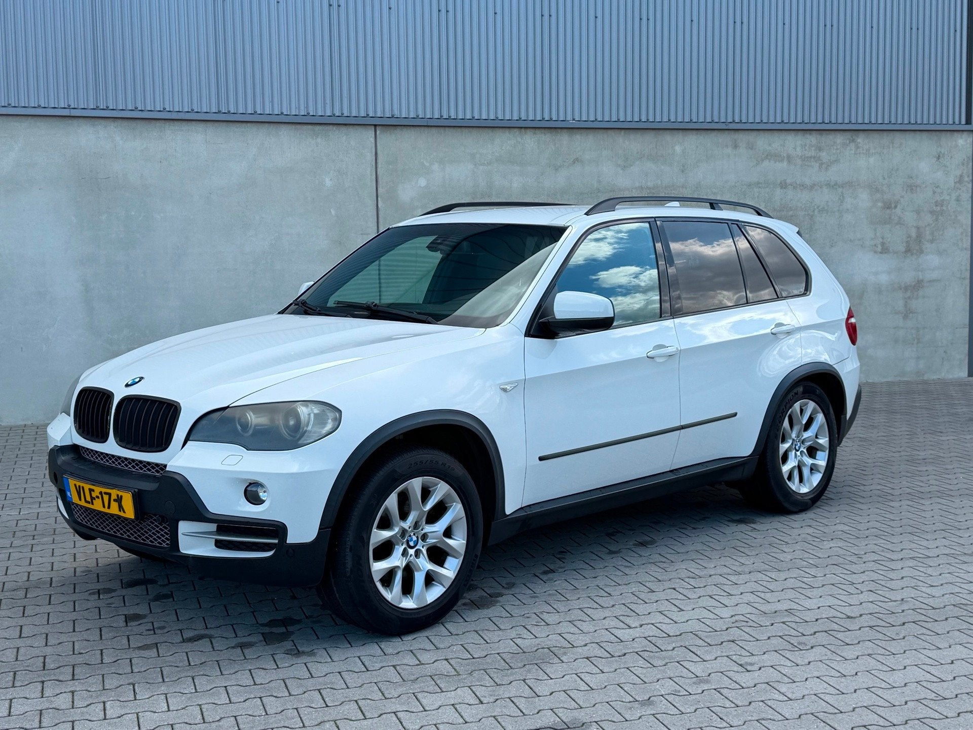 BMW X5 XDrive35d GRIJS KENTEKEN, MOTOR DEFECT !, Auto's, 2095 kg, Gebruikt, 2993 cc, Wit