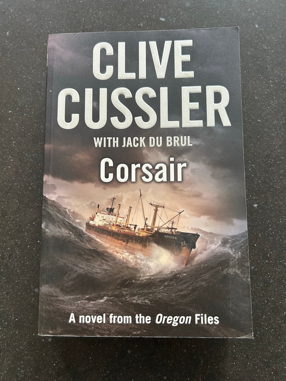 Clive Cussler - Corsair (Oregon Files) engels, Ophalen of Verzenden, Gelezen, Amerika