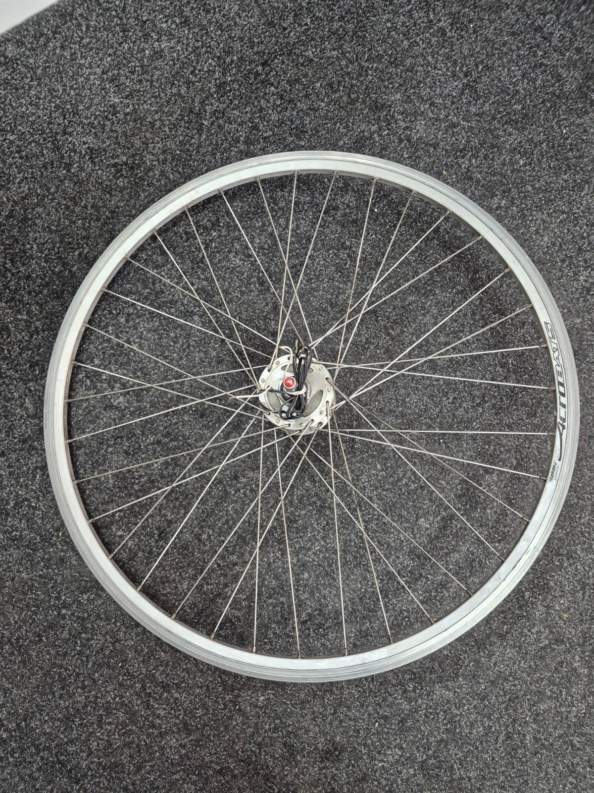 Voorwiel met naafdynamo 6V-2.4W, Fietsen en Brommers, Fietsonderdelen, Wiel, Elektrische fiets, Ophalen of Verzenden, Zo goed als nieuw