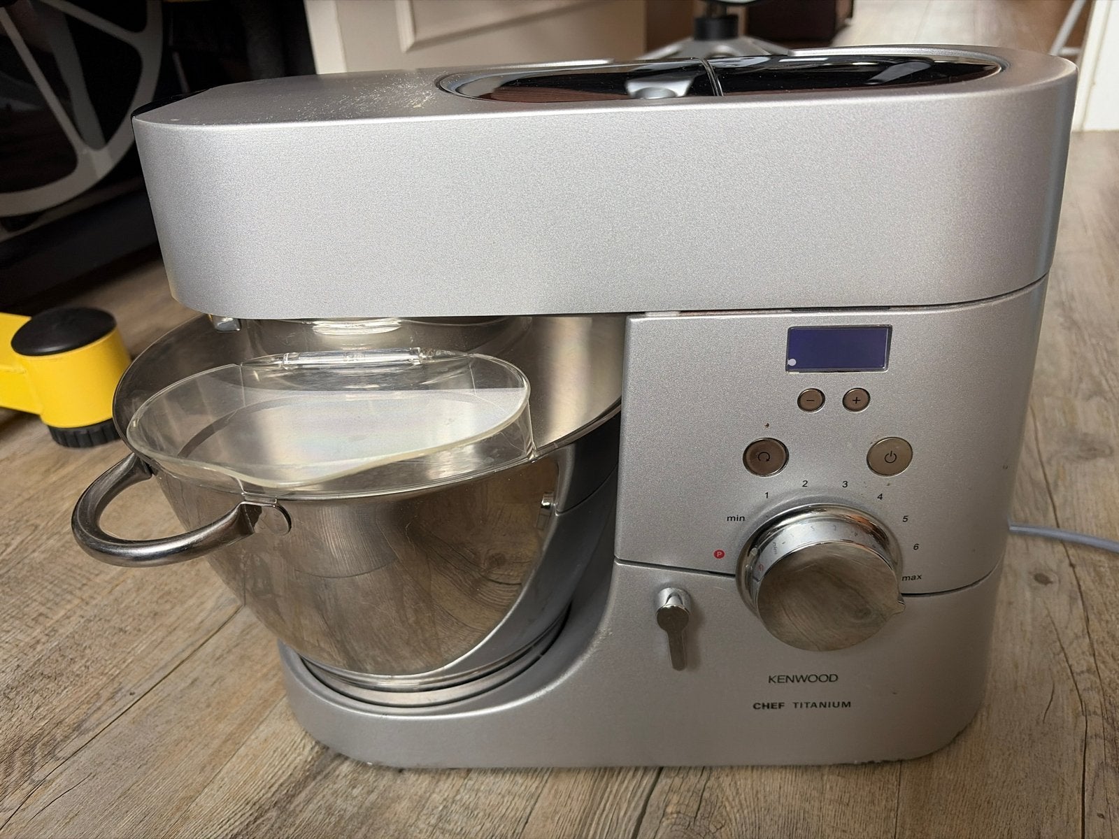 Kenwood Keukenmachine Chef Titanium KM030, 4 liter of meer, Ophalen, Gebruikt, 3 snelheden of meer