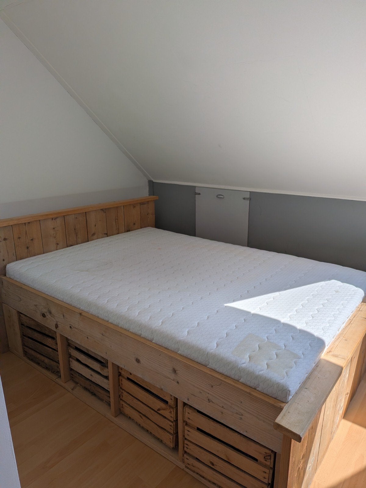 Wooden Bad with mattress and storage (140*200), Ophalen, Gebruikt, Tweepersoons, Hout