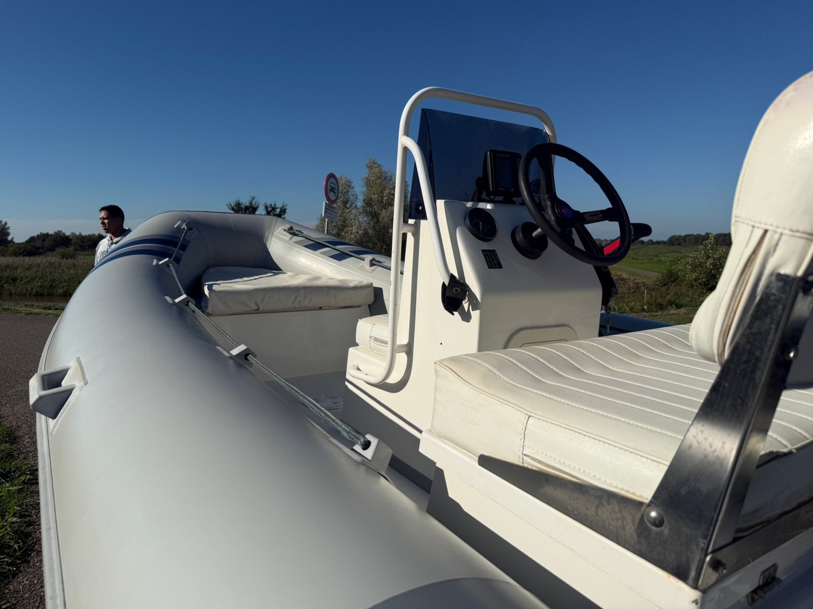 Foto 4 van Artigiana Batelli 430VS met 60pk Mercury en Trailer