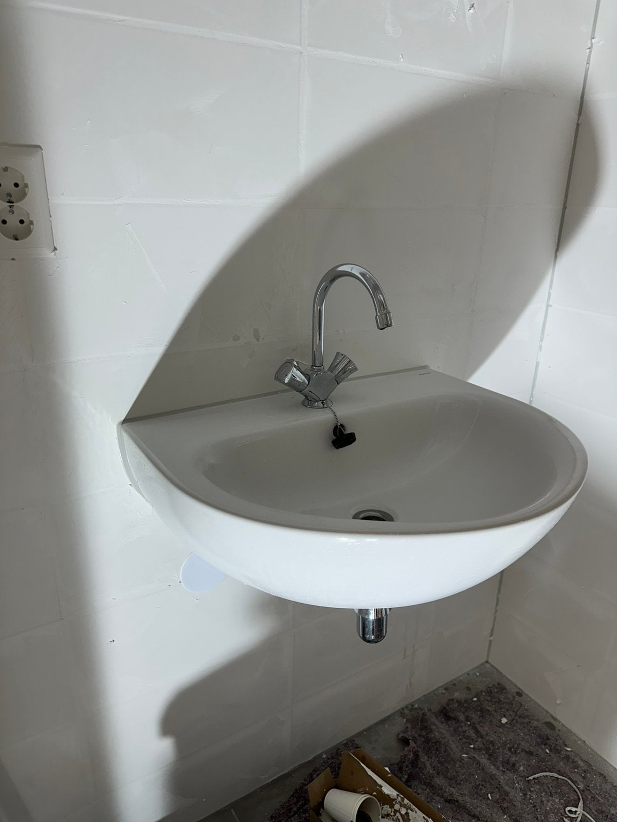 Nieuwe wasbak en kraan, Zo goed als nieuw, Minder dan 100 cm, Wasbak of Wastafel, 25 tot 50 cm