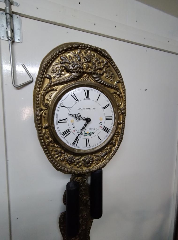 Comtoise met bloem slinger, Huis en Inrichting, Woonaccessoires | Klokken, Ophalen of Verzenden, Gebruikt, Analoog, Wandklok