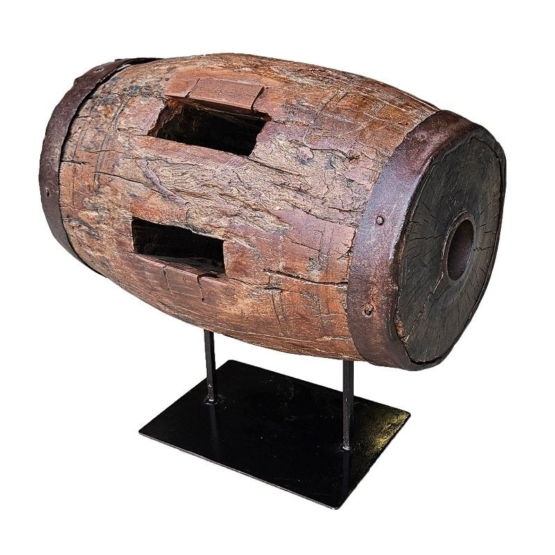 Tonwiel Decoratie Houten Beeld Op Standaard Wielnaaf Hout, Overige typen, Overige onderwerpen, Ophalen of Verzenden, 20 - 50 cm