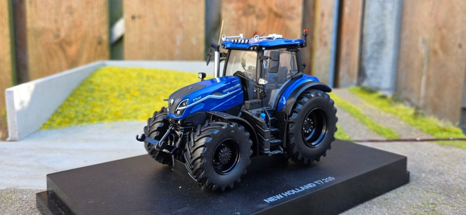 Verbouwde New Holland T7.210 Dynamic Blue 1:32, Ophalen of Verzenden, Nieuw, Tractor of Landbouw, Universal Hobbies