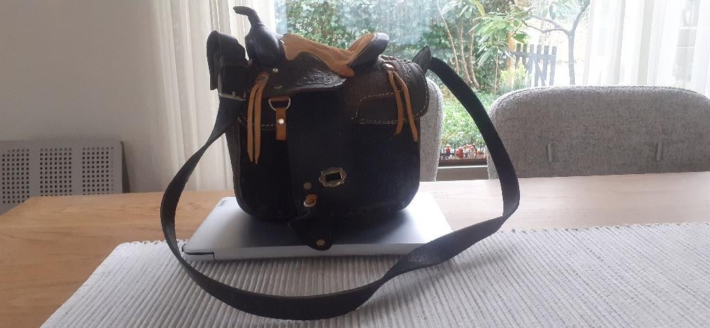 Vintage western cowboytas met zadel. Rundleer., Ophalen