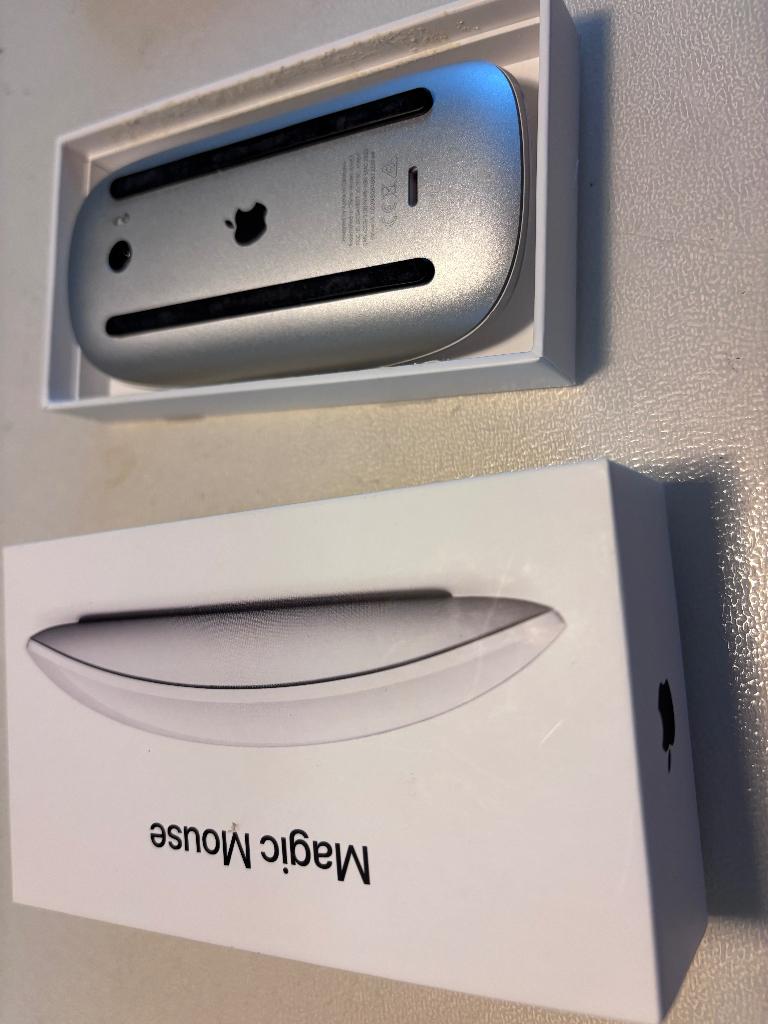 apple Magic Mouse 2, Computers en Software, Muizen, Muis, Verzenden, Zo goed als nieuw, Draadloos