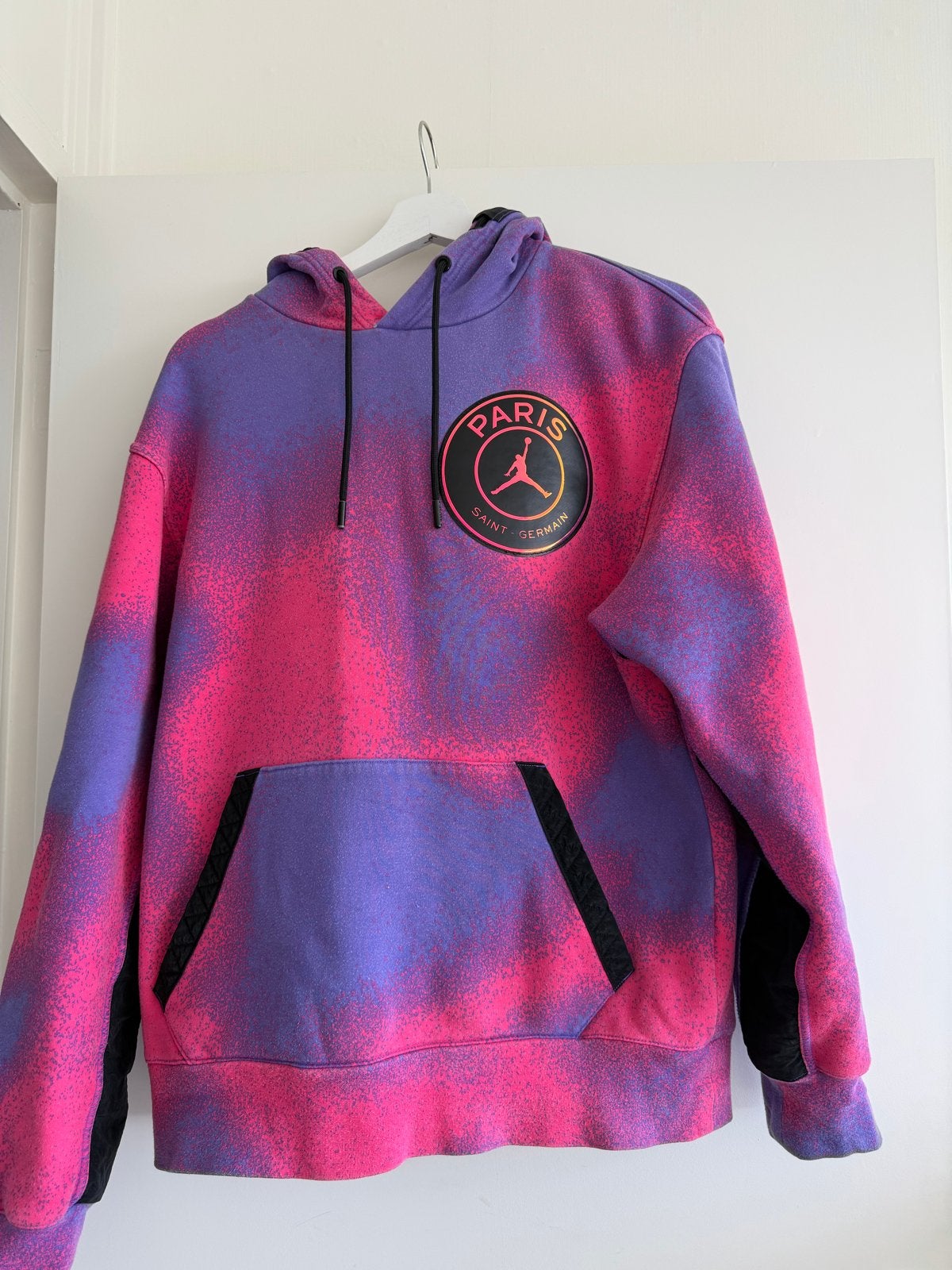 Jordan x PSG Hoodie - Paars/Roze - Maat M, Kleding | Heren, Ophalen, Zo goed als nieuw, Maat 48/50 (M), Meerkleurig