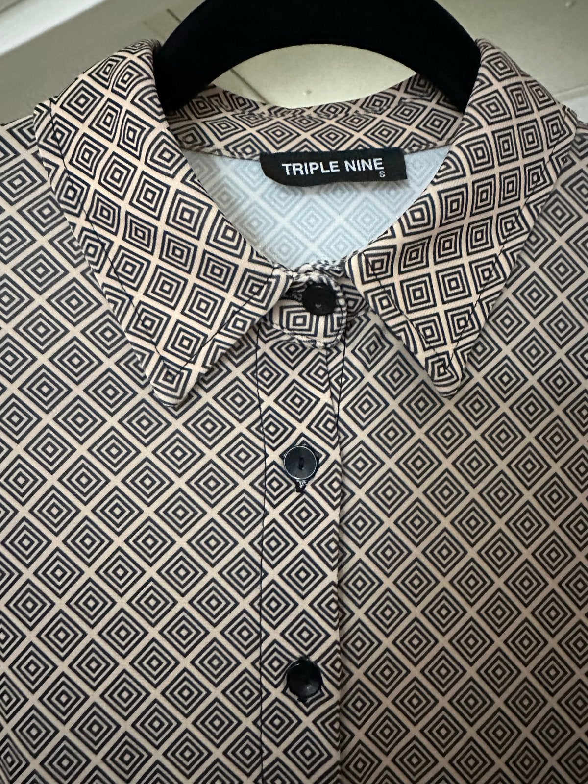 Triple Nine Blouse met Geometrisch Patroon - Maat S, Ophalen of Verzenden, Zo goed als nieuw, Maat 36 (S), Beige