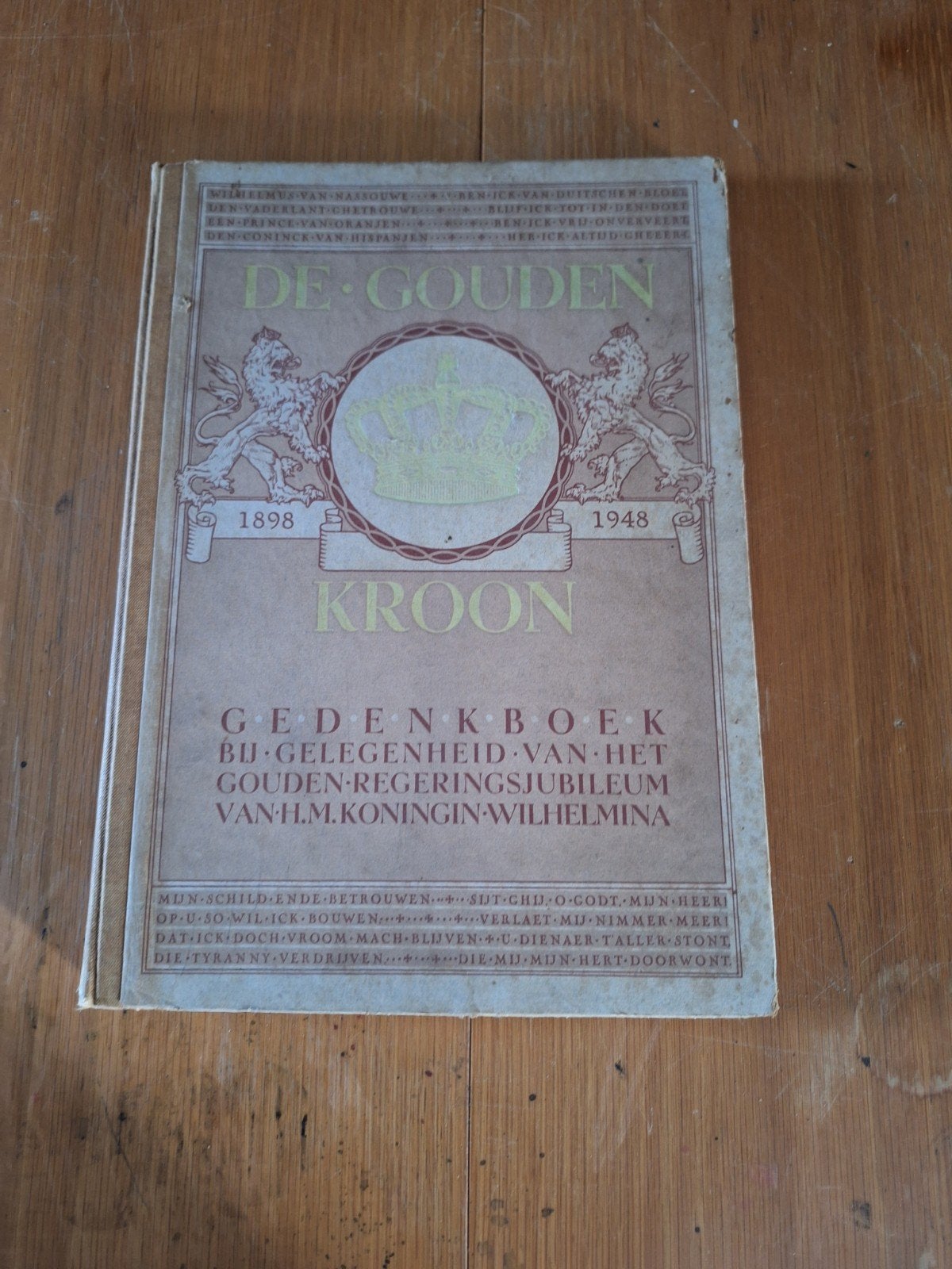 De Gouden Kroon - Gedenkboek Koningin Wilhelmina 1948, Verzamelen, Ophalen of Verzenden, Gebruikt, Nederland, Tijdschrift of Boek