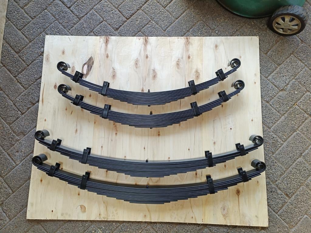 Nieuwe bladveren veerstroppen Nekaf M38a1 Kaiser jeep, Ophalen of Verzenden, Nieuw, Jeep