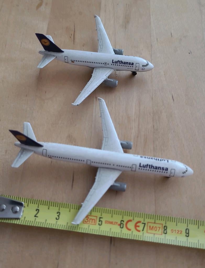 2 x lufthansa metalen vliegtuigmodellen, Ophalen of Verzenden, Overige typen