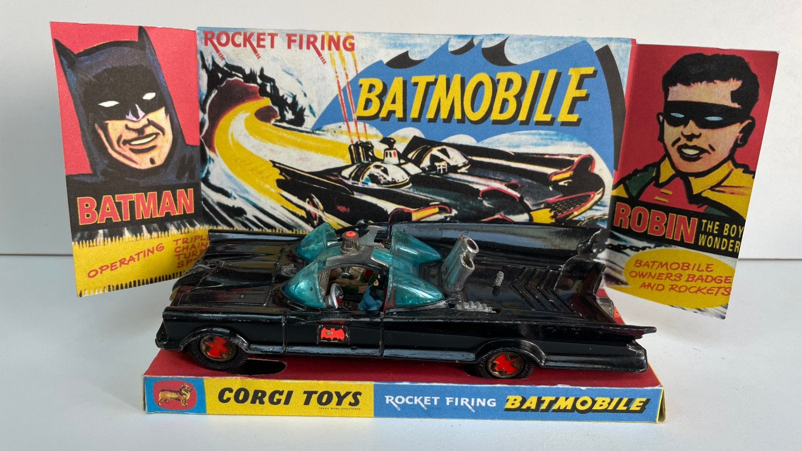 Corgi Toy Badmobile in repro display, Ophalen of Verzenden, Gebruikt, Auto, Corgi