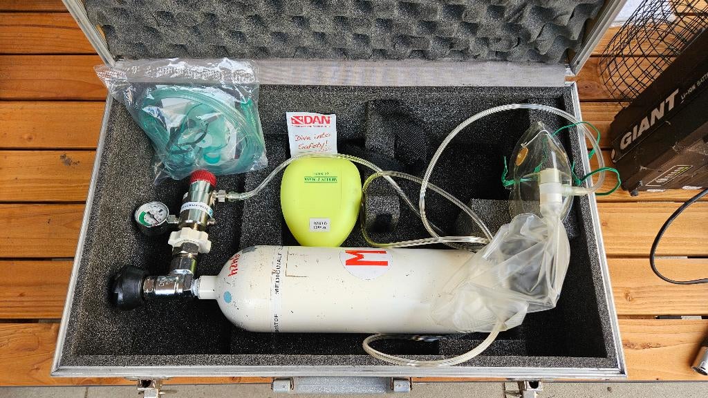 Complete zuurstofkoffer 2 liter constant-flowsysteem, Watersport en Boten, Duiken, Gebruikt, Overige typen, Ophalen of Verzenden